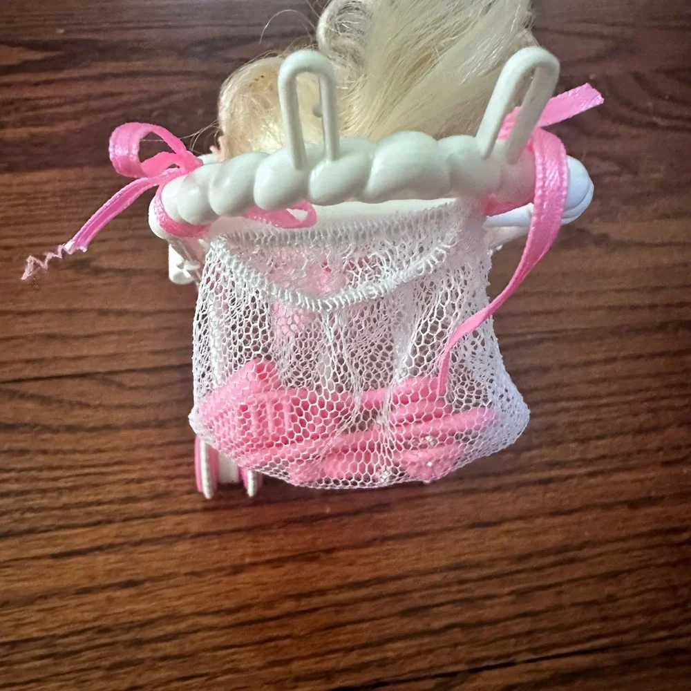 Vintage 1995 Barbie Strollin Fun Baby Sister Kelly - Picture 3 of 7